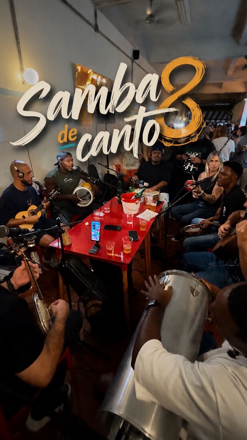 Roda de samba ao vivo do Samba de Canto com público cantando junto em São Paulo